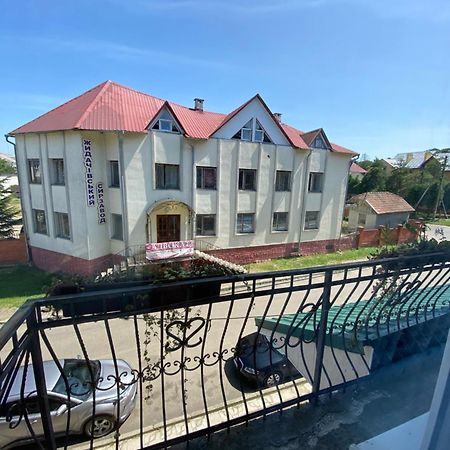 Удеч Hotel Zhidachov Exterior foto