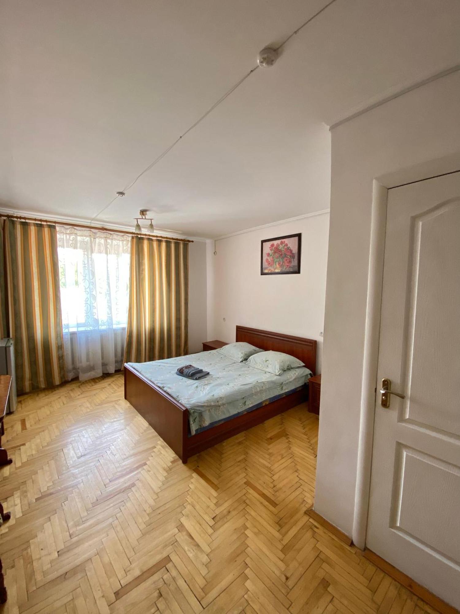 Удеч Hotel Zhidachov Exterior foto