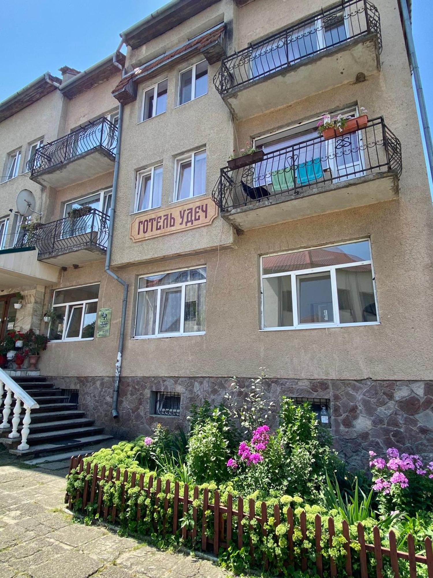 Удеч Hotel Zhidachov Exterior foto